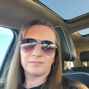 Meet your Posher, Elise